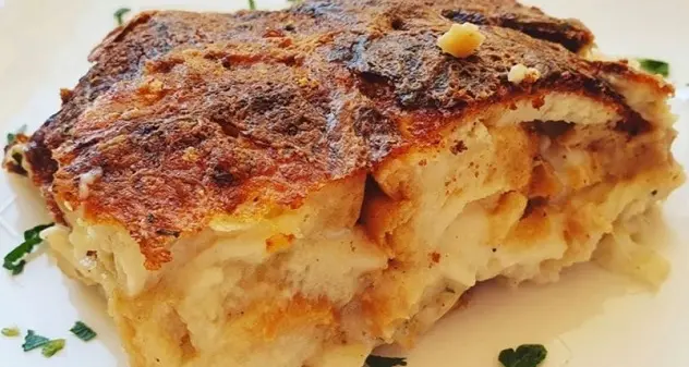 Zuppa gallurese. Un tempo piatto povero, oggi è il primo per antonomasia nel nord-est