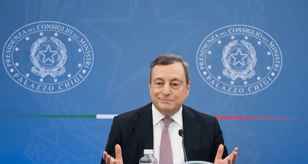 Caro bollette, Draghi: \"Otto miliardi contro aumento luce e gas\"