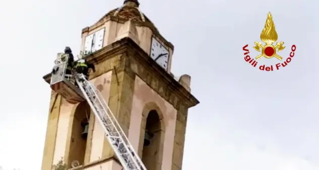 Sanluri. Rimossa la croce della Chiesa di San Quirico Martire per il forte vento