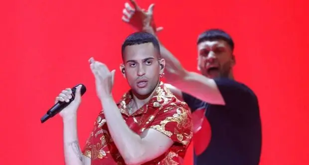 Mahmood è secondo all’Eurovision song contest, Madonna a sorpresa con le bandiere di Israele e Palestina