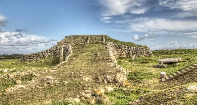 Altare di Monte d'Accoddi: gioiello del Mediterraneo unico nel suo genere