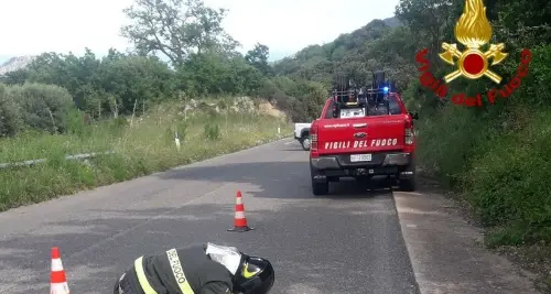 Si apre una voragine sulla provinciale Lanusei-Arzana, sul posto i Vigili del Fuoco