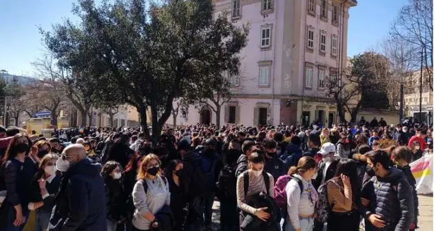 Ucraina, mille studenti nel Nuorese in corteo: \"La pace unica via\"