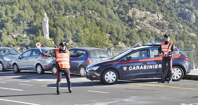 Scoperto al volante ubriaco aggredisce i Carabinieri. Denunciato