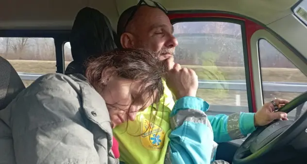 Dalla Sicilia all’Ucraina, seimila chilometri in auto per amore