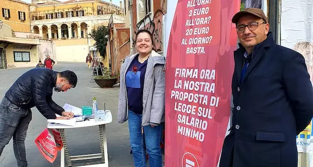 Salario minimo a 8,50 euro l’ora: prosegue ad Alghero la raccolta firma