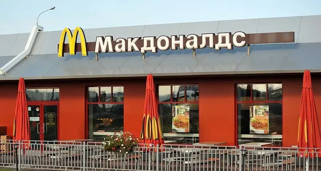 Anche McDonald's isola la Russia: chiusi gli 850 ristoranti presenti nel Paese