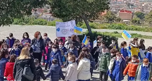 Guerra Ucraina. Marcia per la pace degli studenti di Quartu, Quartucciu e Maracalagonis