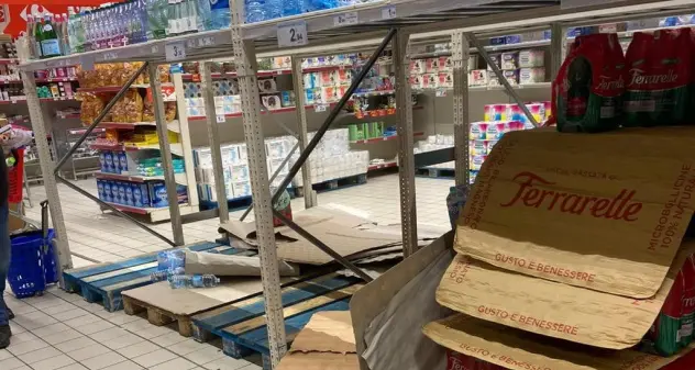 In Sardegna paura di restare senza scorte, assalto ai supermercati