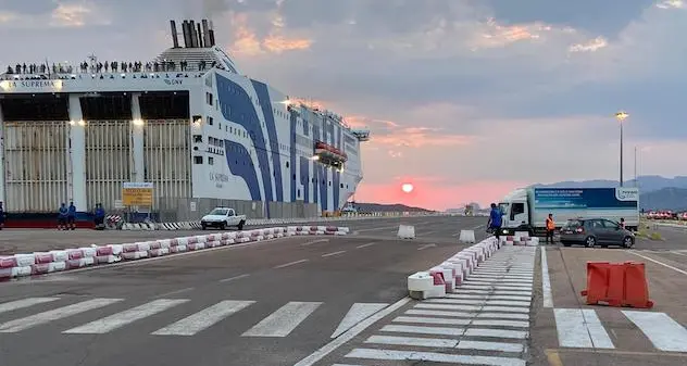 Caro carburanti. Sciopero in Sardegna, tir davanti ai porti