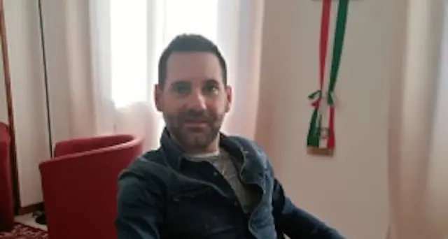 Strade, cordoli e aiuole spartitraffico invase dall’erba: il Sindaco Arca scrive alla Provincia di Nuoro