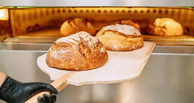 Prezzo del pane alle stelle, ma il ministro Patuanelli tranquillizza: “Nessun allarme”