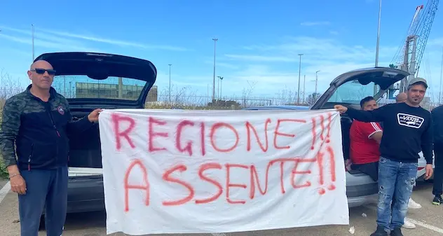 Caro carburante. A Porto Torres si fermano anche i pescatori