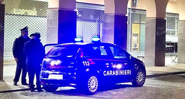 Pestarono a sangue un coetaneo e pubblicarono tutto su whatsapp. I Carabinieri rintracciano i responsabili