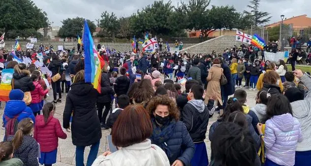 Ucraina, gli studenti di Assemini in piazza per la pace