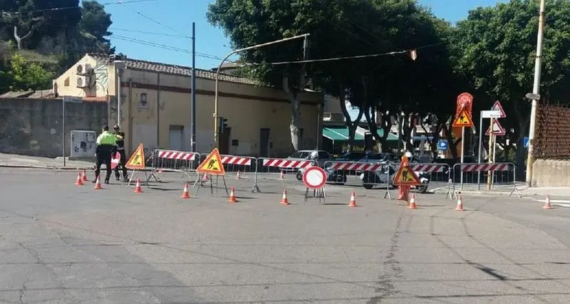 Viale Merello: chiuso il tratto tra piazza D'Armi e via Is Maglias