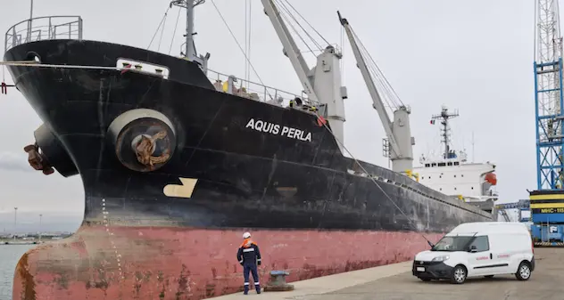 Cagliari. Gravi irregolarità sulla sicurezza della navigazione: nave bloccata dalla Guardia Costiera