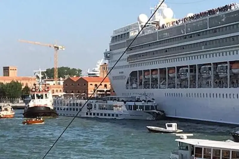 Venezia, incidente vaporetto