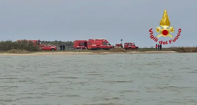 Pescatore disperso nello stagno di Cabras. Il sindaco: \"Si cerca il corpo sul fondale\"