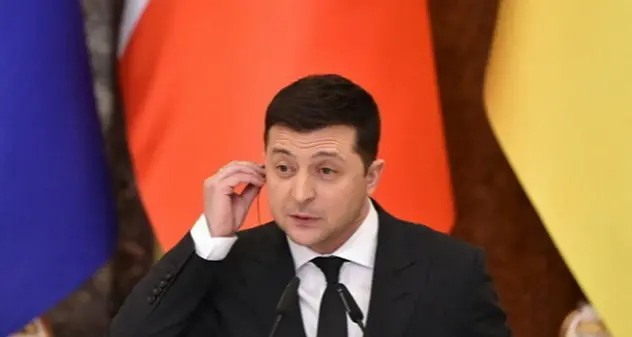 L'Ucraina chiede alla Nato d'inviare armi offensive, Zelensky denuncia: \"Centomila persone intrappolate a Mariupol\"