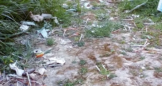 Le segnalazioni dei lettori. Cagliari, \"Tappeto di siringhe nel fortino di via Koch\"