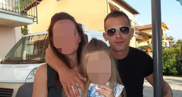 Uccide i figli nel sonno e poi si toglie la vita. La mamma: “Un orrore per punirmi”