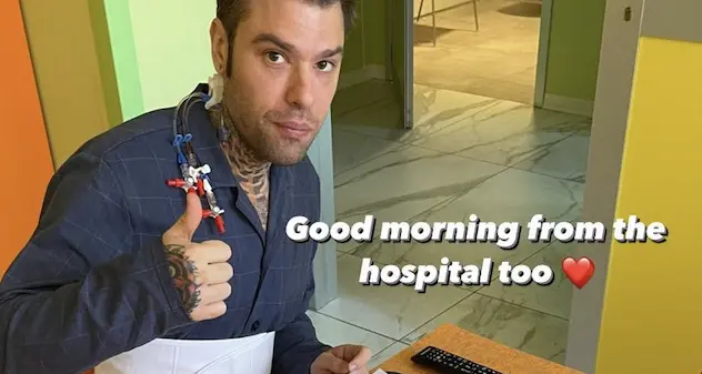 “Buongiorno dall’ospedale”. Fedez, la colazione dopo l’intervento al pancreas