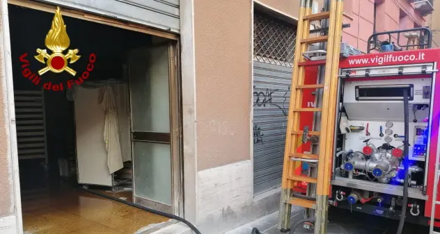 Cagliari. Panificio va a fuoco, intervento immediato dei Vigili del Fuoco