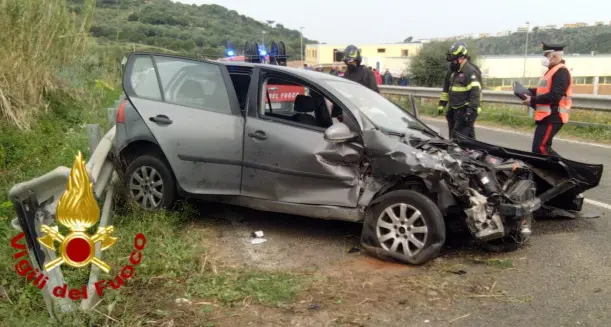 Castelsardo: perde il controllo dell’auto e finisce contro il guard rail