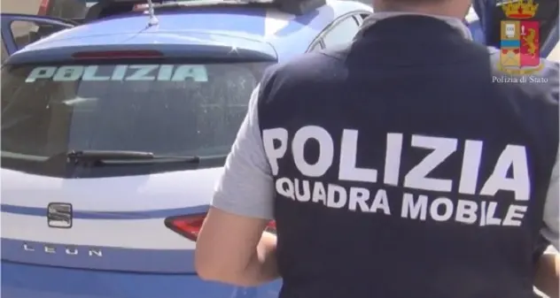 Mamma fa prostituire la figlia 13enne, fra i clienti un 90enne