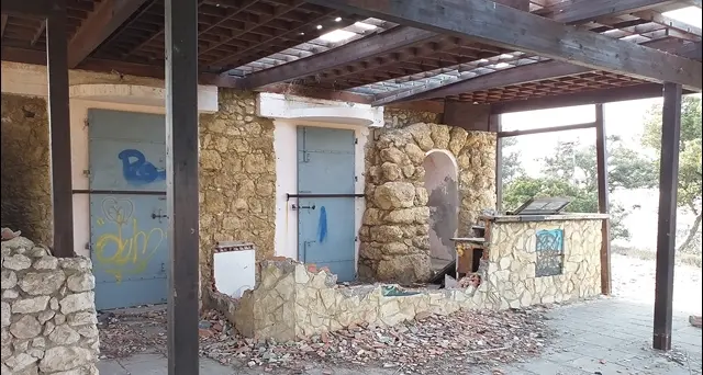 Monte Urpinu, da ex gelateria-Pashà e Sesto Senso a ‘regno’ del degrado. VIDEO