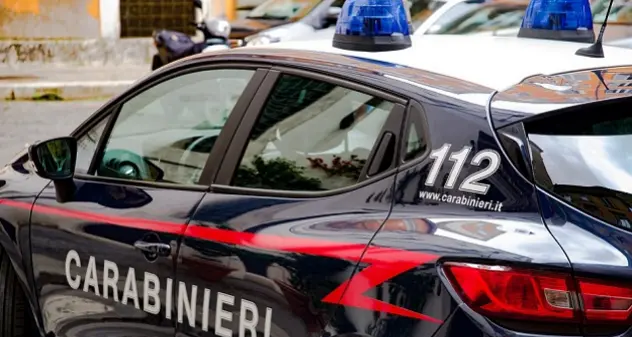 Maltratta e abusa della compagna per 30 anni, arrestato