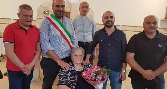 Bonorva festeggia i cento anni di zia Chicca Muroni