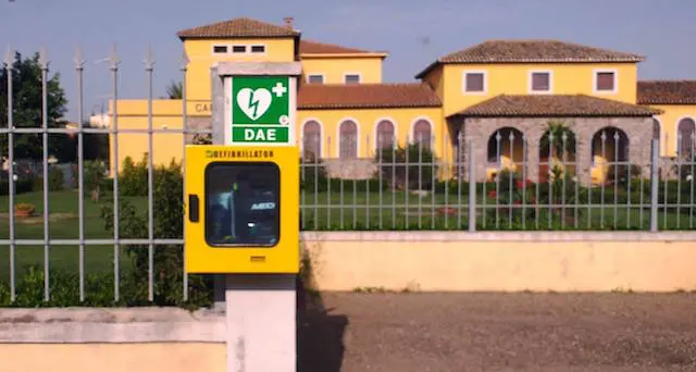 Arborea investe in salute, installato un defibrillatore