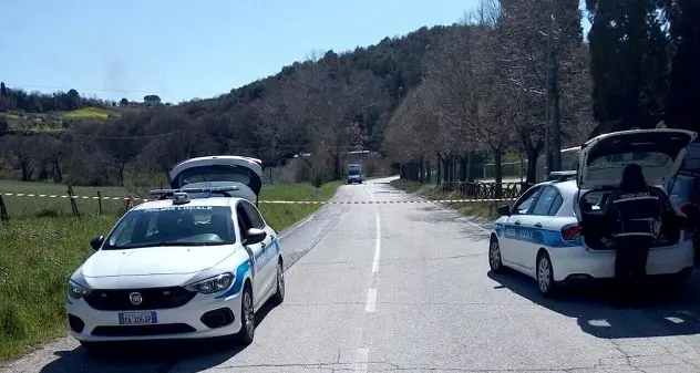 Perde il controllo e cade dalla moto: 45enne sardo muore in provincia di Terni