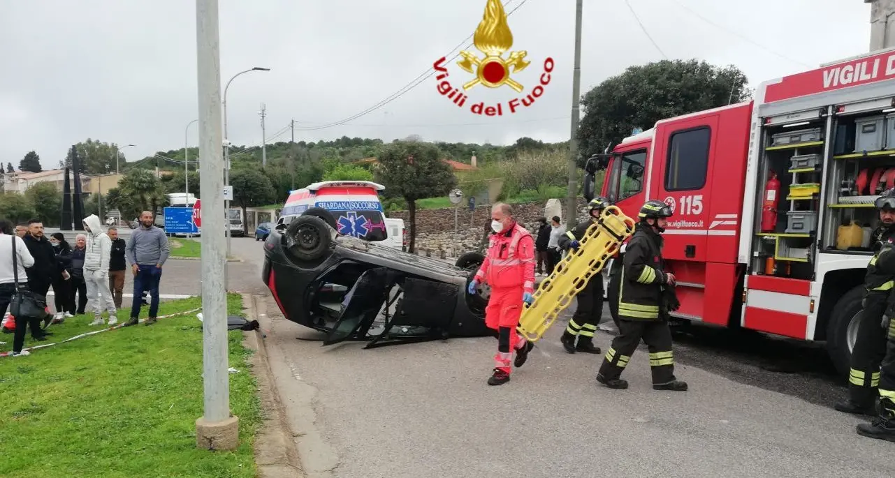 Magomadas. Scontro frontale tra auto: un ferito grave