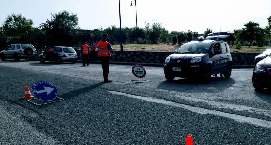 Evade dai domiciliari, sorpreso dai carabinieri: 60enne nei guai