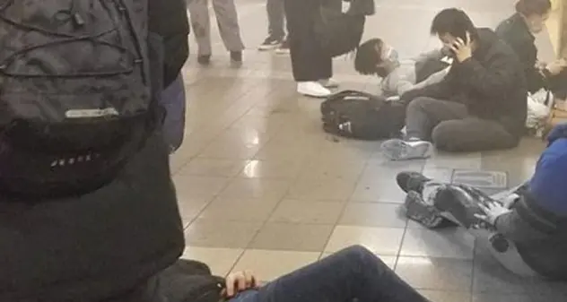New York. Attentato in metro a Brooklyn: almeno 13 ferito dopo sparatoria