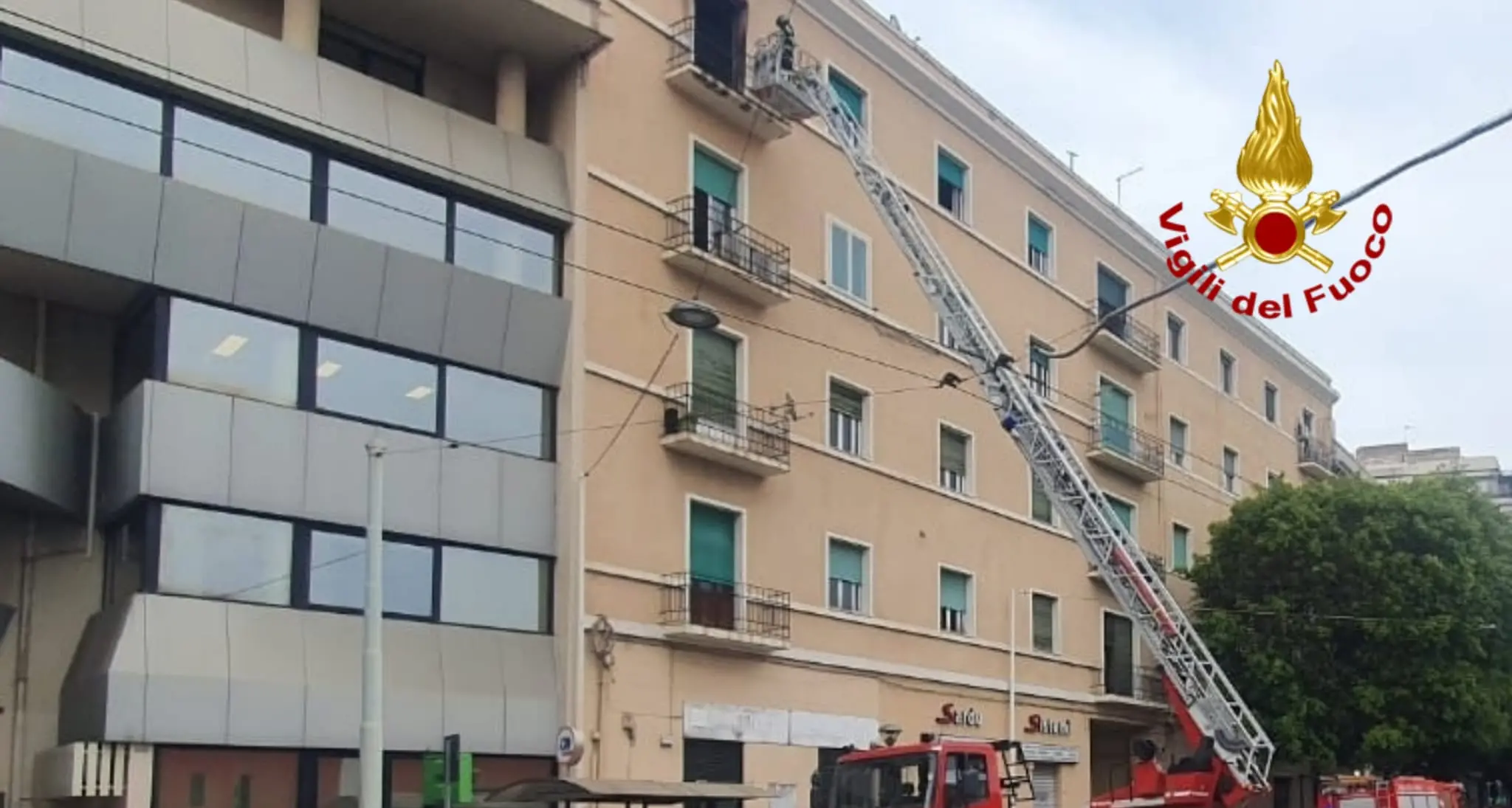 Cagliari. Divampa un incendio in un appartamento al quarto piano di una palazzina