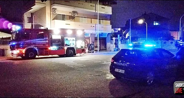 Fiamme all’interno del bar Blue Caffè, sul posto i Vigili del Fuoco