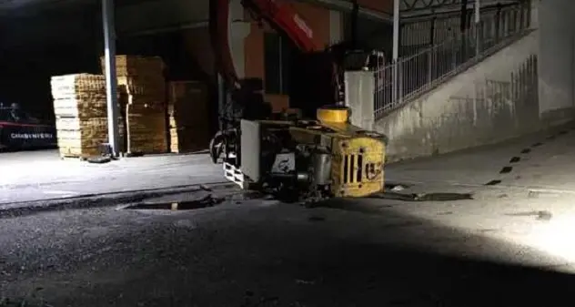 Schiacciato da un muletto, muore 17enne: quarta vittima sul lavoro oggi in Italia