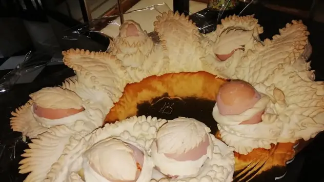 Coccoi cun s’ou: il pane sardo che unisce tradizione e amicizia