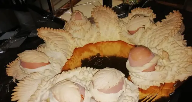 Coccoi cun s’ou, simbolo della Pasca Manna di abbondanza e fertilità