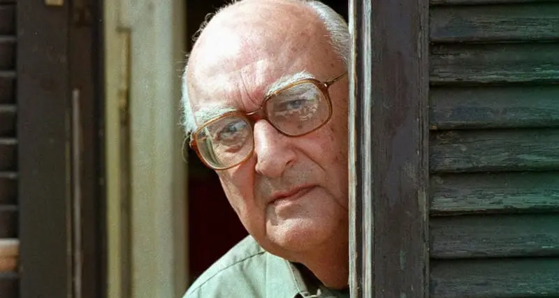 Il vecchio leone non molla. Le condizioni di Camilleri restano critiche