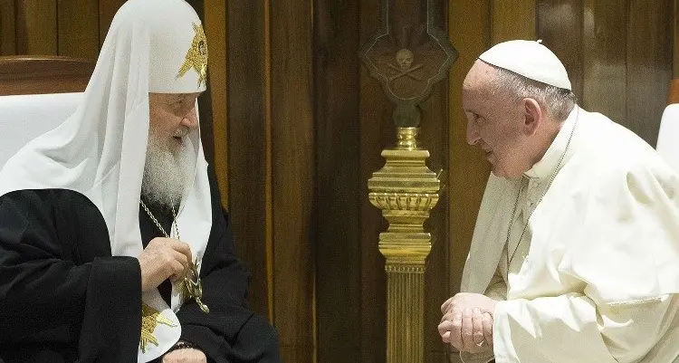 Papa a Kirill: \"Operiamo per la pace in Ucraina dilaniata dalla guerra\"