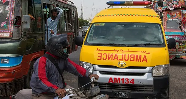 Attentato in Pakistan. Donna si fa esplodere in auto e uccide quattro persone