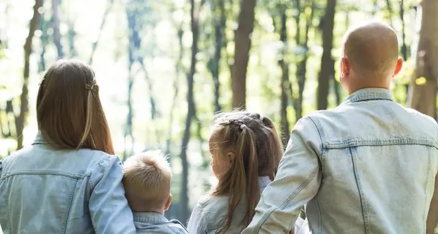 Cognome del padre ai figli non più automatico, decisione della Corte costituzionale