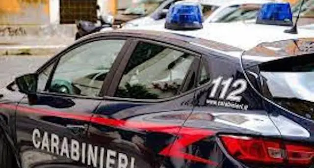 Bloccata in un cortile riesce a scampare uno stupro. Uomo identificato e arrestato