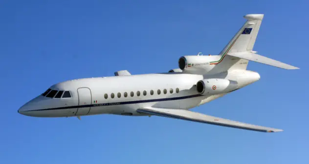 Neonato in pericolo di vita trasferito con un Falcon 900 da Alghero a Genova