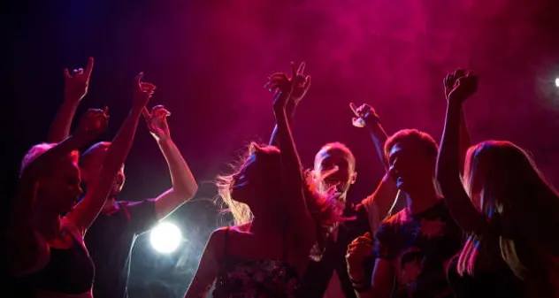 La discoteca vieta l’ingresso a 3 ragazze: “Siete troppo vestite!”